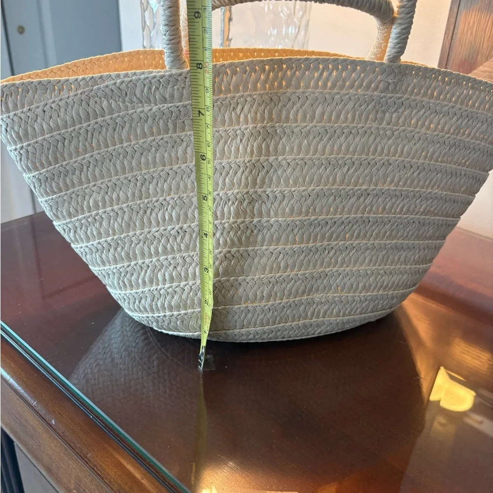 Boden bag NWT basket tote Straw Tote with Crochet Strawberry Appliqués - Picture 6 of 9